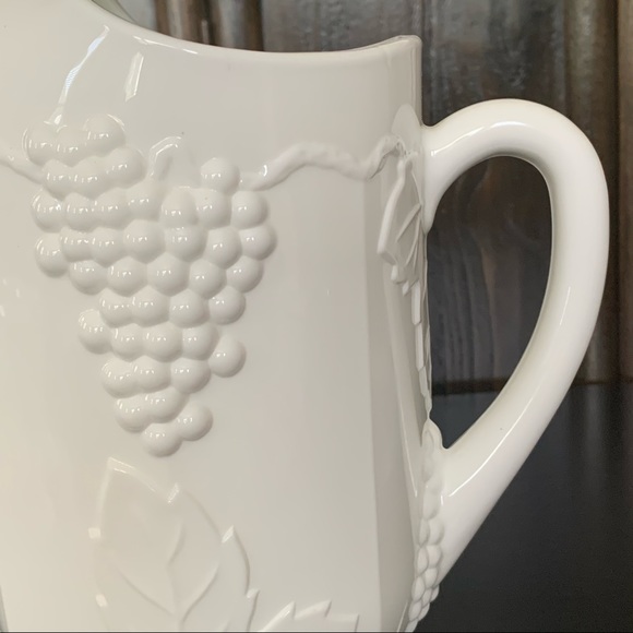 Colony Harvest Milk Glass 72oz. Ice Lip Pitcher - Picture 3 of 13